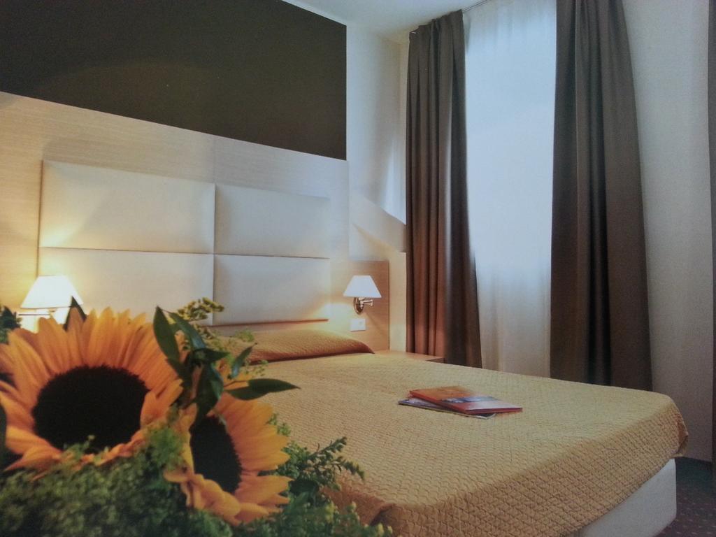 Hotel Regina Bolzano Camera foto