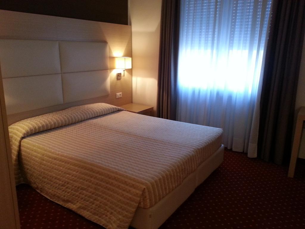 Hotel Regina Bolzano Camera foto