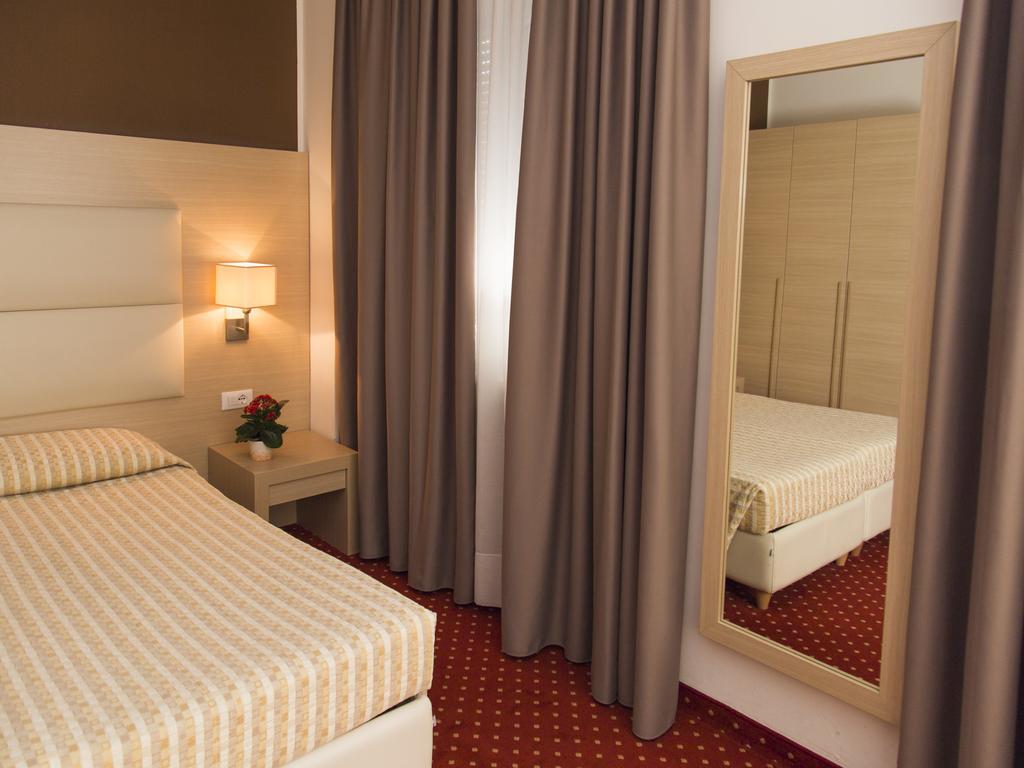 Hotel Regina Bolzano Esterno foto