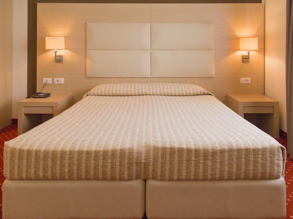 Hotel Regina Bolzano Esterno foto
