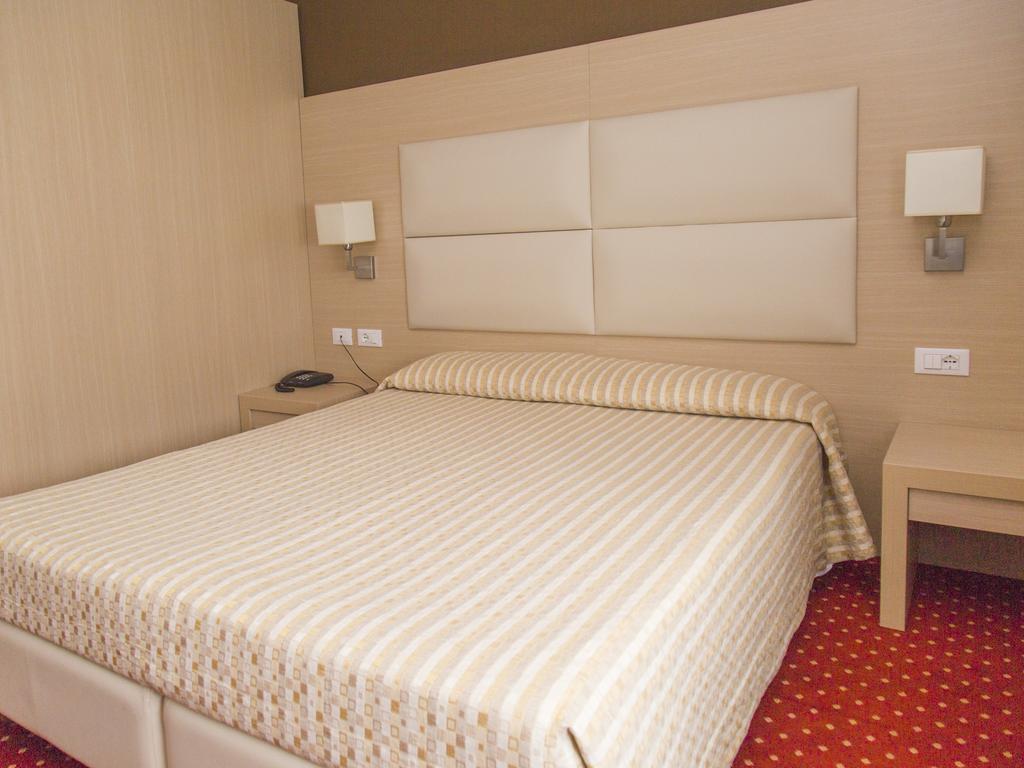 Hotel Regina Bolzano Esterno foto