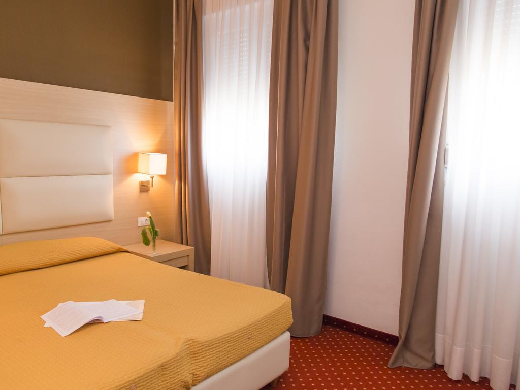Hotel Regina Bolzano Esterno foto