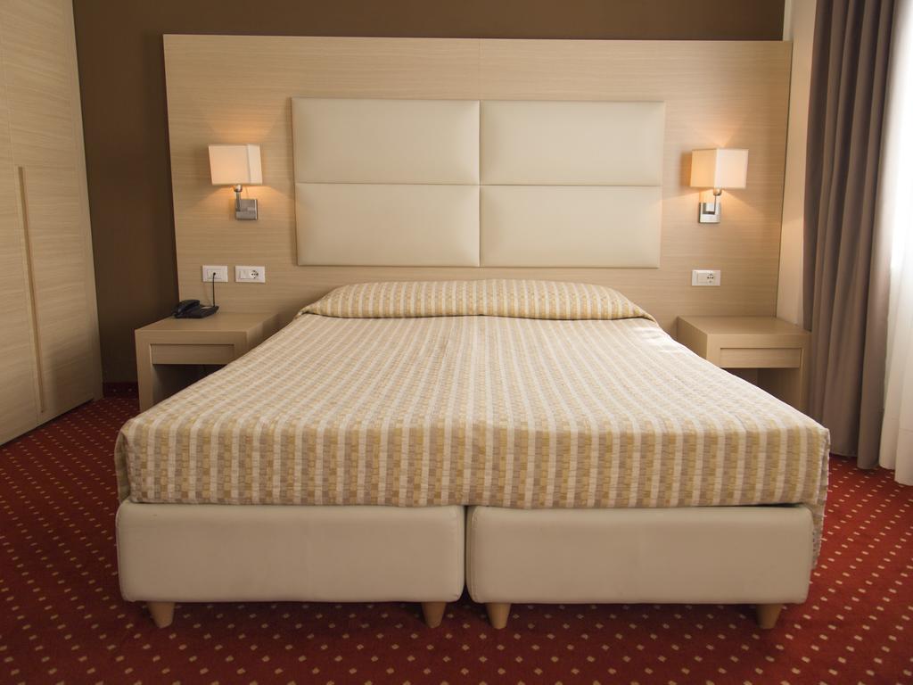 Hotel Regina Bolzano Esterno foto